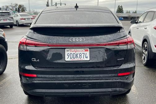 2022 Audi e-tron Premium Plus