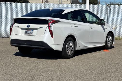 Blizzard Pearl 2018 Toyota Prius One