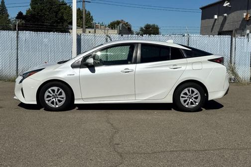 Blizzard Pearl 2018 Toyota Prius One