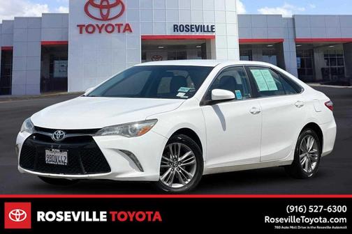 Super White 2016 Toyota Camry SE