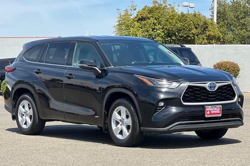 Midnight Black Metallic 2022 Toyota Highlander Hybrid LE