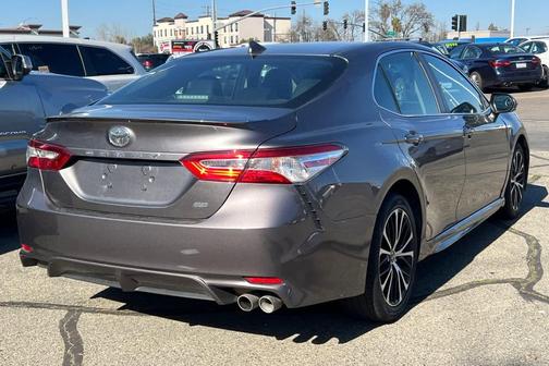 2020 Toyota Camry SE