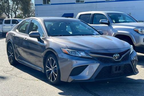 2020 Toyota Camry SE