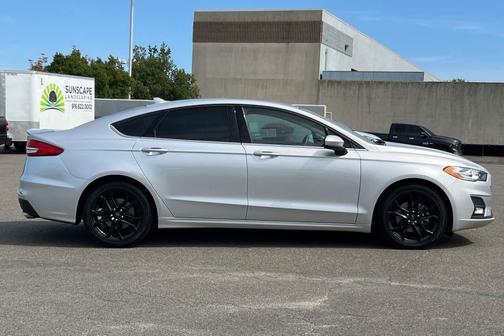 Ingot Silver Metallic 2019 Ford Fusion SE