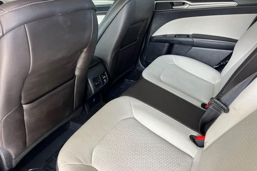 Ingot Silver Metallic 2019 Ford Fusion SE