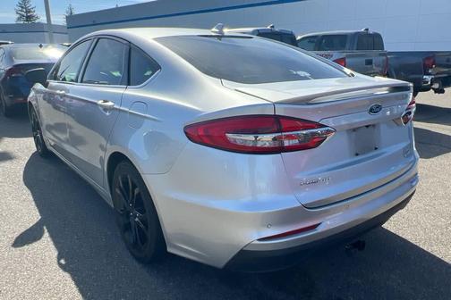 Ingot Silver Metallic 2019 Ford Fusion SE