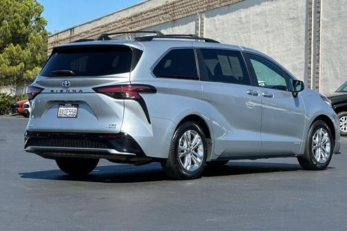 2021 Toyota Sienna XSE 7 Passenger