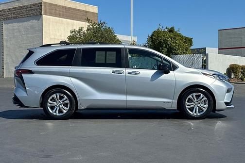 2021 Toyota Sienna XSE 7 Passenger