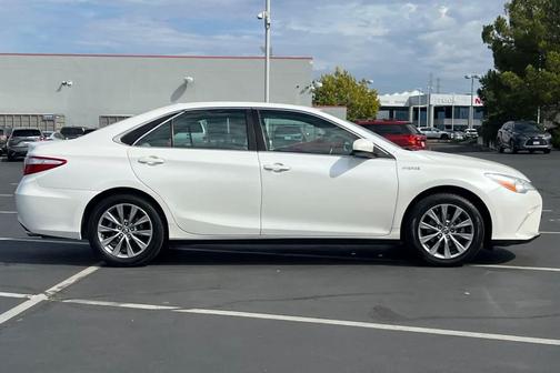2017 Toyota Camry Hybrid XLE