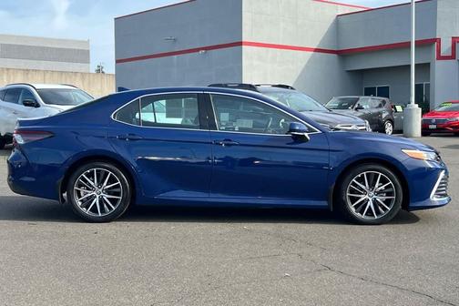 2024 Toyota Camry Hybrid XLE