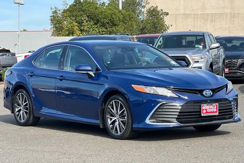 2024 Toyota Camry Hybrid XLE