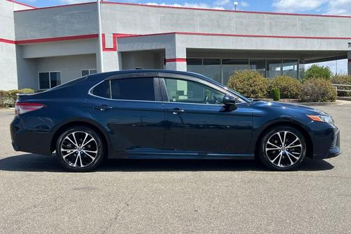 Galactic Aqua Mica 2018 Toyota Camry SE