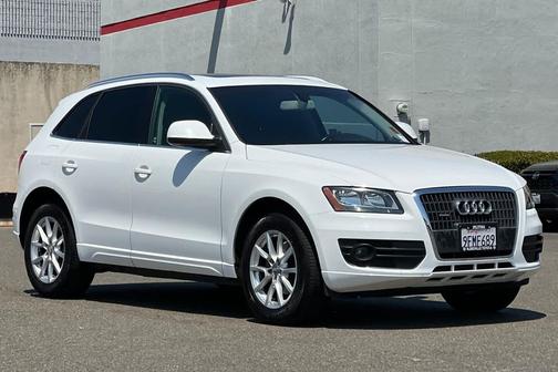 White 2012 Audi Q5 2.0T Premium