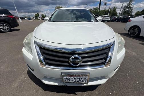 Solid White 2015 Nissan Altima 2.5 S