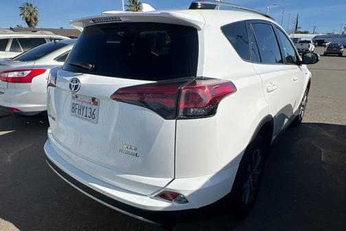 2018 Toyota RAV4 Hybrid XLE
