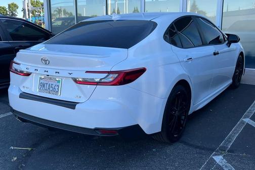 Ice Cap 2025 Toyota Camry SE