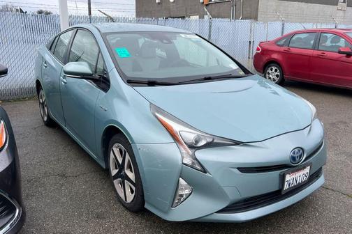 2016 Toyota Prius Three Touring