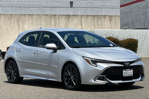 Classic Silver Metallic 2023 Toyota Corolla XSE