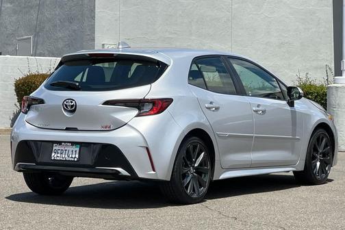 Classic Silver Metallic 2023 Toyota Corolla XSE