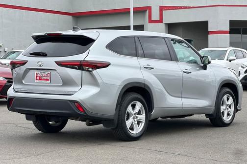 2024 Toyota Highlander LE