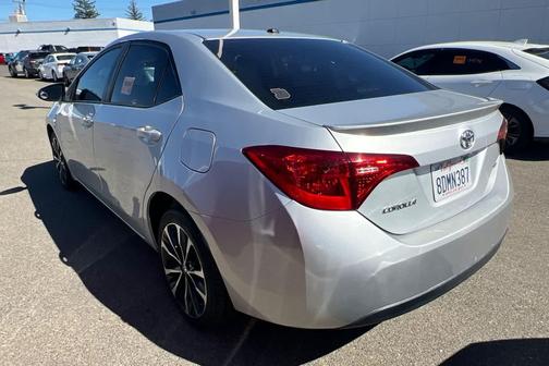 Classic Silver Metallic 2017 Toyota Corolla SE