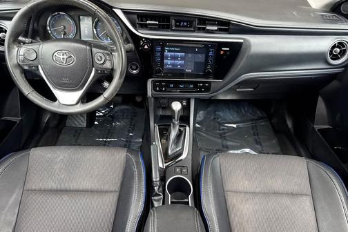 Classic Silver Metallic 2017 Toyota Corolla SE