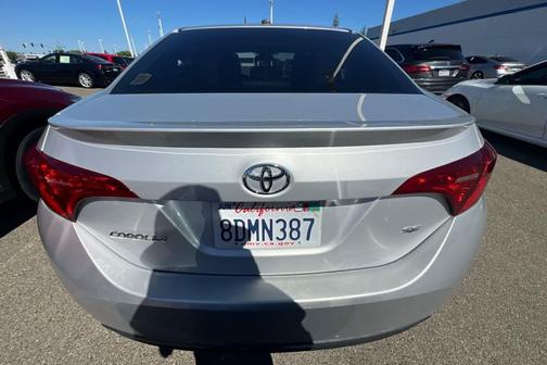Classic Silver Metallic 2017 Toyota Corolla SE