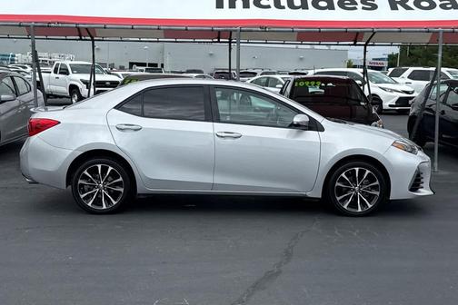 Classic Silver Metallic 2017 Toyota Corolla SE