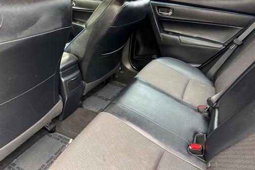 Classic Silver Metallic 2017 Toyota Corolla SE