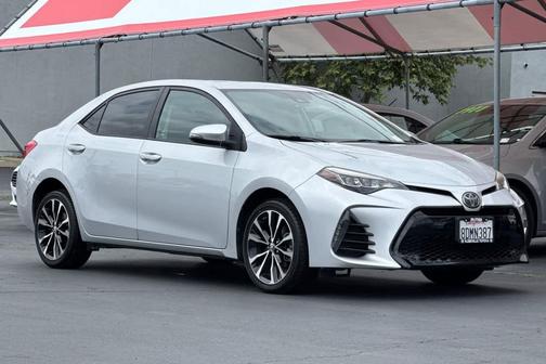 Classic Silver Metallic 2017 Toyota Corolla SE