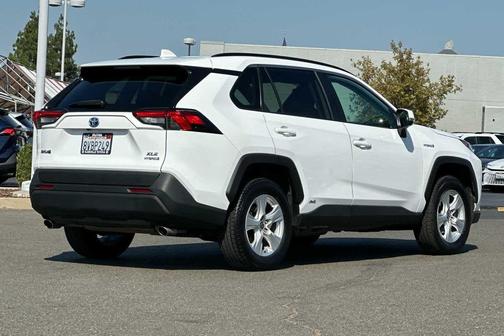 2021 Toyota RAV4 Hybrid XLE