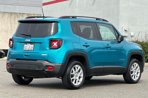 Bikini Metallic Clearcoat 2022 Jeep Renegade Latitude