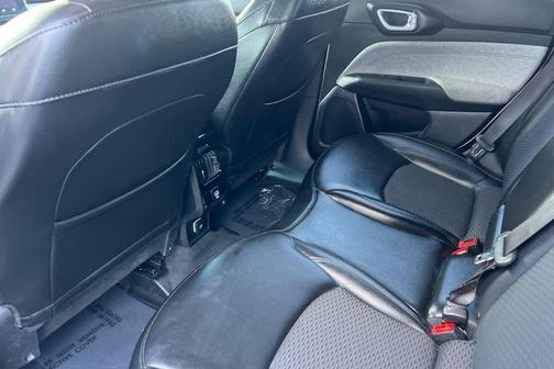 Bright White Clearcoat 2022 Jeep Compass Latitude