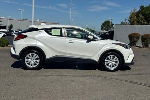 Blizzard Pearl 2019 Toyota C-HR LE