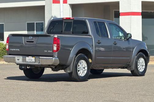 Gun Metallic 2018 Nissan Frontier SV