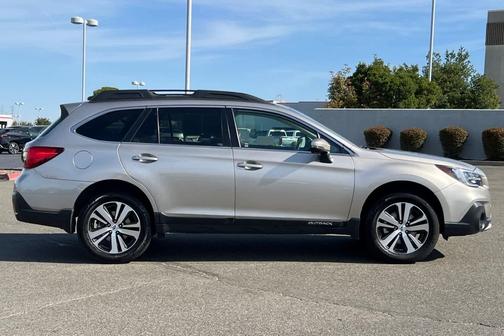 Tungsten Metallic 2018 Subaru Outback 2.5i Limited