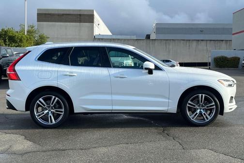 2020 Volvo XC60 T5 Momentum
