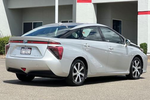 Elemental Silver Metallic 2020 Toyota Mirai Base