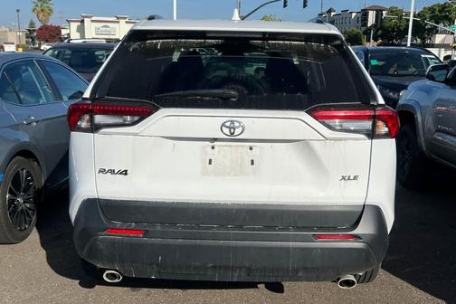 Ice Cap 2024 Toyota RAV4 XLE