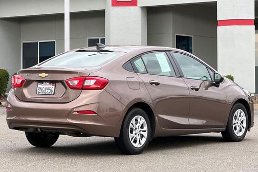 Oakwood Metallc 2019 Chevrolet Cruze LS