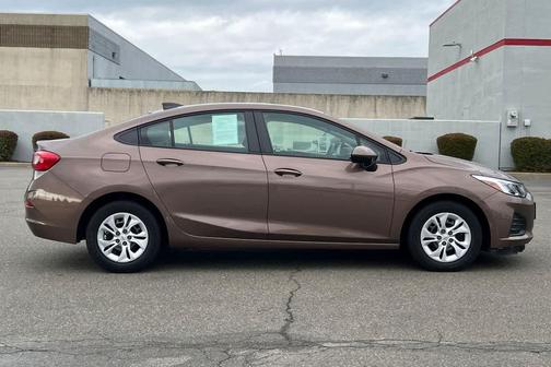 Oakwood Metallc 2019 Chevrolet Cruze LS