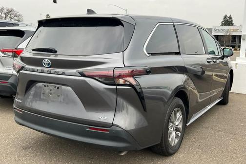 2025 Toyota Sienna XLE