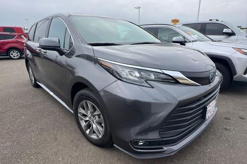 2025 Toyota Sienna XLE