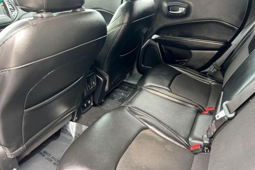 Granite Crystal Metallic Clearcoat 2018 Jeep Compass Latitude