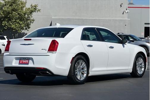 2017 Chrysler 300C Base