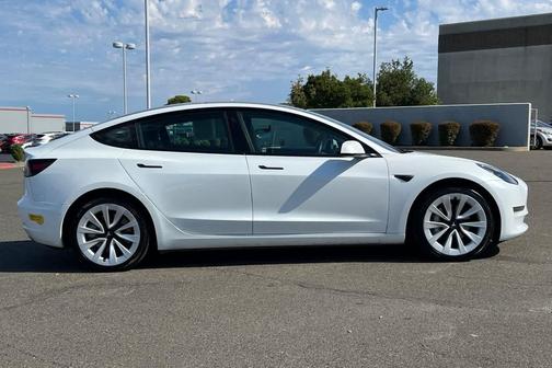 Pearl White Multi-Coat 2022 Tesla Model 3 Long Range