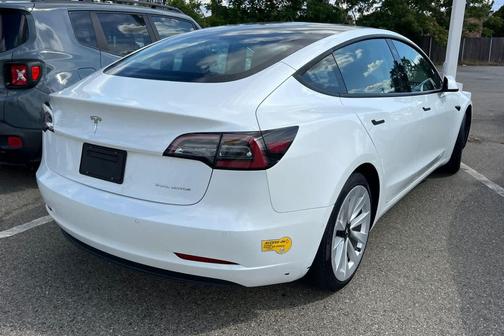 Pearl White Multi-Coat 2022 Tesla Model 3 Long Range