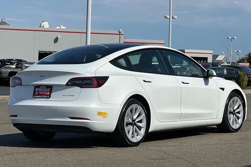 Pearl White Multi-Coat 2022 Tesla Model 3 Long Range