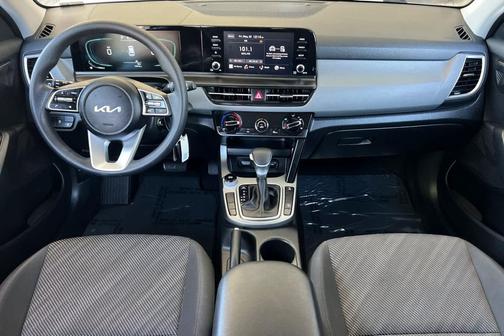 Snow White Pearl 2024 Kia Seltos LX