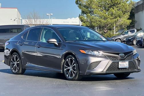 2020 Toyota Camry SE